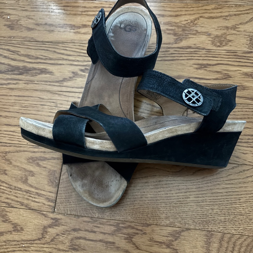 UGG’S Women's Black suede Wedge Sandals